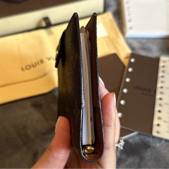 AUTHENTIC Louis Vuitton small ring agenda - Picture 7 of 11
